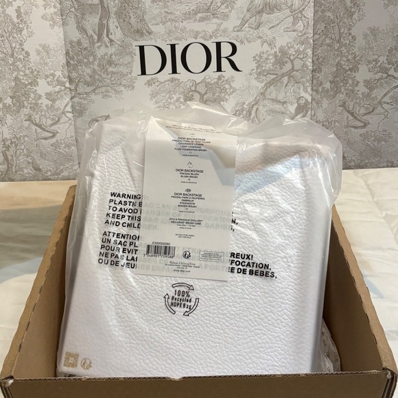 Dior Makeup Brush Set With White Leather Case Gold Logo New - Picture 3 of 10